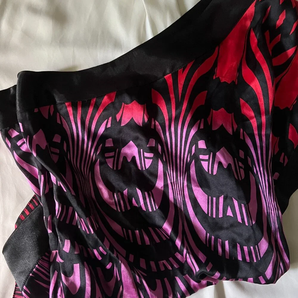Bebe One-Shoulder Pattern Tank ✰ - Picture 4 of 4